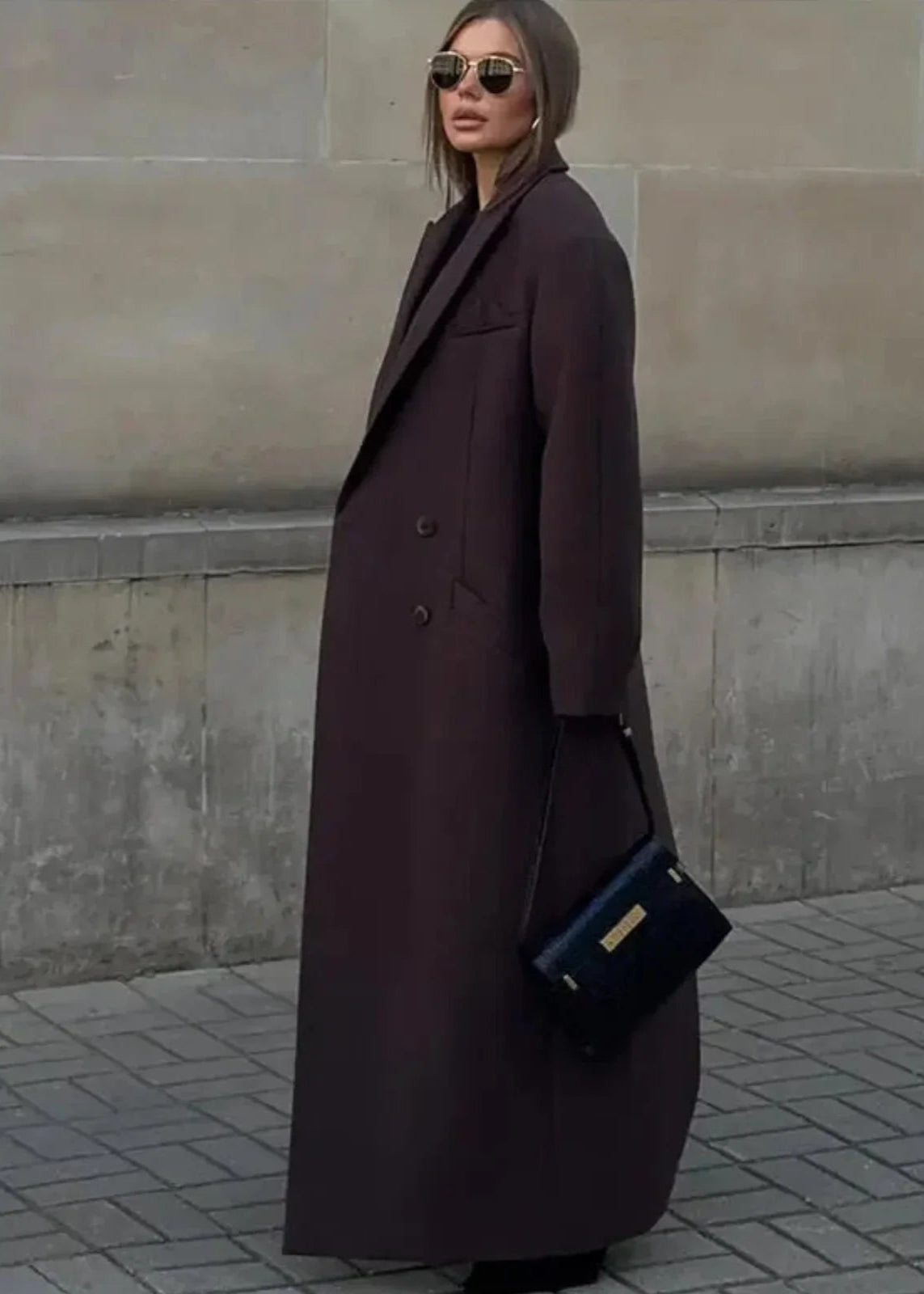 le trench-coat en laine oversize à double boutonnage